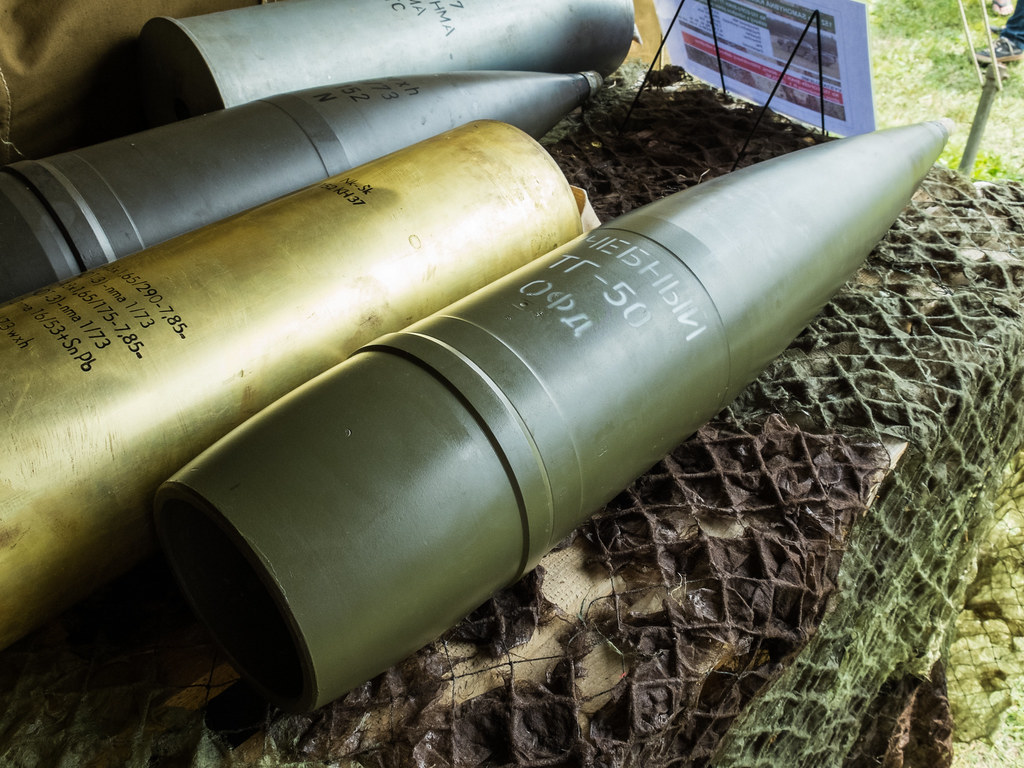 152mm artillery rounds